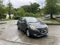 Cinzento Usado 2014 Peugeot 208 Citadino | € 6.800 (Super Preço)