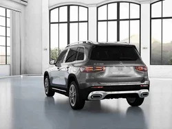 Cinzento Novo 2025 Mercedes GLB200 SUV | € 62.879