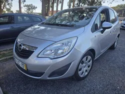 Cinzento Usado 2010 Opel Meriva Monovolume | € 5.500