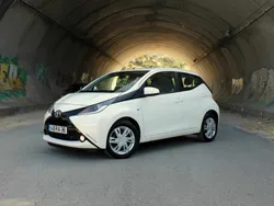 Branco Usado 2016 Toyota Aygo Citadino | € 12.990 (Caro)
