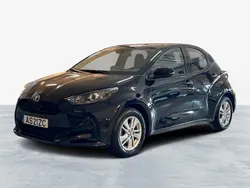 Preto (pintura metalizada) Usado 2023 Toyota Yaris Comfort Sedan | € 19.250 (Preço justo)