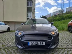Cinzento Usado 2015 Ford Mondeo Sedan | € 11.500 (Preço justo)