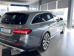 Cinzento Usado 2019 Mercedes E220 Sedan | € 49.000