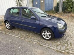 Usado 2002 Renault Clio II Sedan | € 1.800