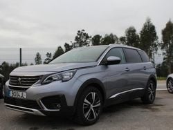 Cinzento Usado 2019 Peugeot 5008 Allure Monovolume | € 22.500 (Preço justo)