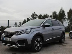 Cinzento Usado 2019 Peugeot 5008 Allure Monovolume | € 22.500 (Preço justo)