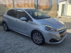 Cinza Usado 2016 Peugeot 208 Style Citadino | € 9.600 (Preço justo)