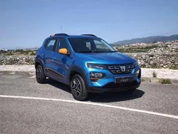 Azul Usado 2022 Dacia Spring Comfort Plus Citadino | € 11.890 (Preço justo)