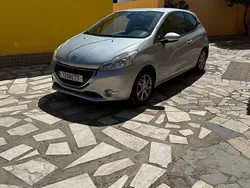 Usado 2013 Peugeot 208 Citadino | € 6.400 (Bom preço)