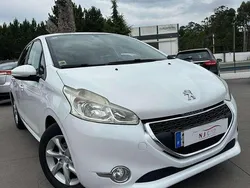Branco Usado 2015 Peugeot 208 Citadino | € 7.900 (Preço justo)