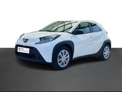 Branco (sólida) Usado 2024 Toyota Aygo X-play Citadino | € 17.750 (Preço elevado)