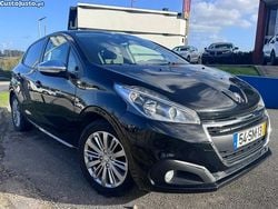 Preto Usado 2017 Peugeot 208 Allure Citadino | € 7.980 (Bom preço)