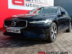 Preto Usado 2019 Volvo V60 Momentum Carrinha | € 22.900 (Preço justo)