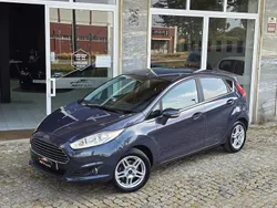 Cinza Usado 2014 Ford Fiesta Titanium Citadino | € 7.950 (Preço justo)