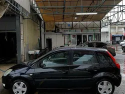 Usado 2005 Ford Fiesta Citadino | € 2.000