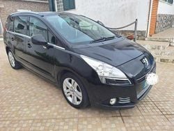 Preto Usado 2010 Peugeot 5008 Monovolume | € 7.500 (Bom preço)