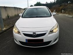 Branco Usado 2015 Opel Astra Selection Citadino | € 8.950 (Preço justo)