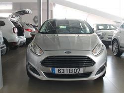 Cinzento Usado 2017 Ford Fiesta Trend Citadino | € 10.500 (Preço justo)
