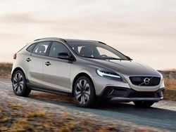 Castanho Usado 2017 Volvo V40 CC Momentum Carrinha | € 20.490