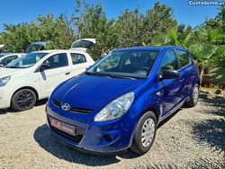 Azul Usado 2009 Hyundai i20 Citadino | € 4.800