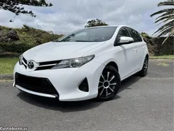 Branco Usado 2015 Toyota Auris | € 9.999 (Bom preço)