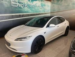 Branco Usado 2024 Tesla Model 3 Sedan | € 37.500 (Caro)
