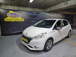 Branco Usado 2014 Peugeot 208 Active Citadino | € 7.500 (Preço justo)