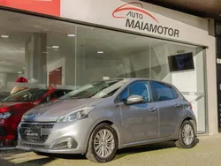 Cinzento Usado 2018 Peugeot 208 Signature Sky Citadino | € 12.650 (Preço justo)