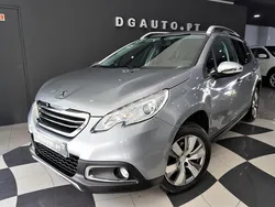 Cinzento Usado 2016 Peugeot 2008 Style SUV | € 10.990 (Bom preço)
