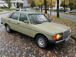 Verde Usado 1983 Mercedes 300 Sedan | € 8.800