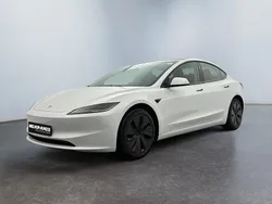 Branco Usado 2023 Tesla Model 3 Standard Range Plus Sedan | € 30.500 (Preço justo)