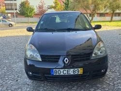 Usado 2006 Renault Clio II Sedan | € 2.250 (Bom preço)