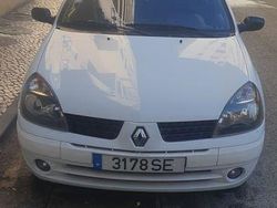 Usado 2001 Renault Clio II Sedan | € 1.400