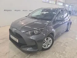 Cinza Usado 2022 Toyota Yaris Hybrid Comfort | € 21.300 (Preço elevado)