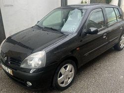 Usado 2001 Renault Clio II Sedan | € 5.000