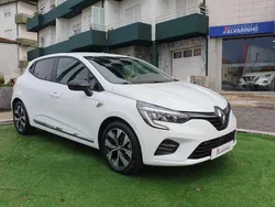 Branco Usado 2022 Renault Clio V LIMITED Citadino | € 21.950 (Caro)