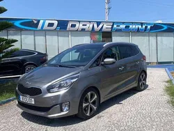 Cinzento Usado 2014 Kia Carens Monovolume | € 11.900 (Preço justo)