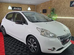 Branco Usado 2014 Peugeot 208 Active Citadino | € 9.950 (Preço elevado)