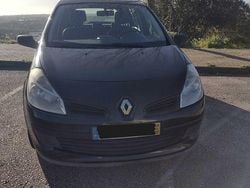 Usado 2006 Renault Clio III Sedan | € 1.250