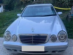 Usado 2000 Mercedes E220 Elegance Sedan | € 5.500