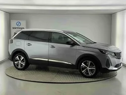 Cinza Usado 2024 Peugeot 5008 Allure Monovolume | € 34.990 (Preço justo)