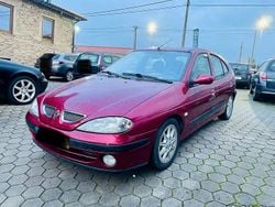 Vermelho Usado 2001 Renault Mégane Dynamique Citadino | € 1.750