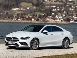 Branco Usado 2023 Mercedes CLA180 Sedan | € 32.750 (Preço justo)