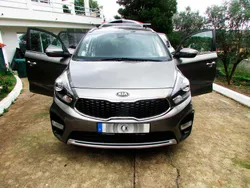 Cinzento Usado 2017 Kia Carens Monovolume | € 14.739 (Bom preço)