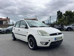 Branco Usado 2005 Ford Fiesta Citadino | € 2.900 (Bom preço)