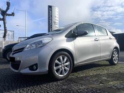 Cinzento (metalizado) Usado 2014 Toyota Yaris Active Citadino | € 9.490 (Preço elevado)