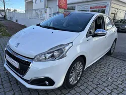 Branco Usado 2019 Peugeot 208 Signature Sky Citadino | € 11.500 (Preço justo)