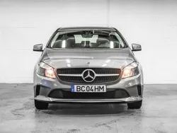 Cinzento Usado 2018 Mercedes A160 Citadino | € 17.900 (Preço justo)