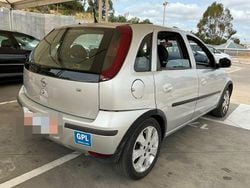 Cinza Usado 2004 Opel Corsa Enjoy Sedan | € 2.550
