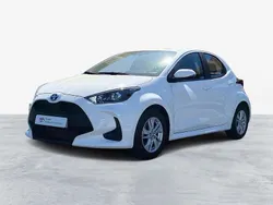 Branco (sólida) Usado 2022 Toyota Yaris Comfort Sedan | € 22.500 (Preço justo)